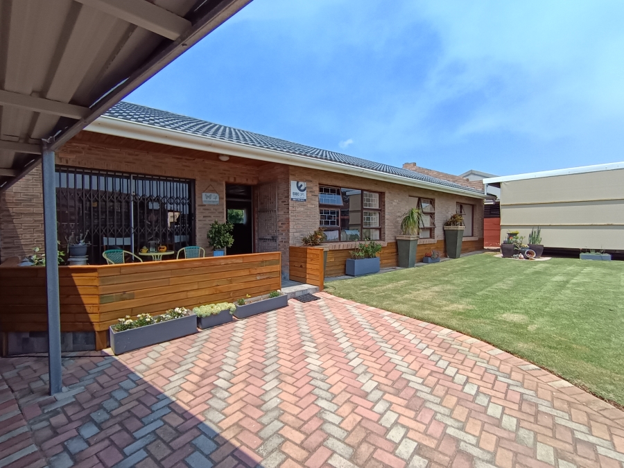 4 Bedroom Property for Sale in Wavecrest Eastern Cape
